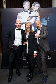 Wolfgang Oswald mit Michaela Gerg und deren Lebensgefährten Achim Winter ASTON MARTIN  Exklusiv-Preview des James Bond Kinofilms SPECTRE CinemaxX, München 04.11.20o15 Foto: Christian Rudnik